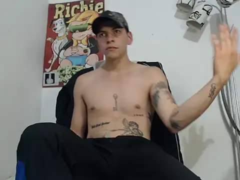 Snapshot of Thomasjons_ chatting on October 19, 2025, 1:28 am Thomasjons online show from October 19, 2025, 1:28 am