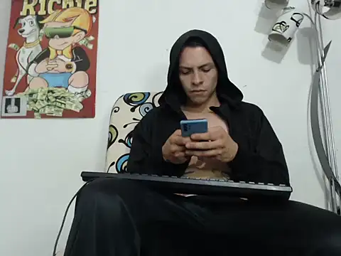 Snapshot of Thomasjons_ chatting on October 19, 2025, 11:16 pm Thomasjons online show from October 19, 2025, 11:16 pm