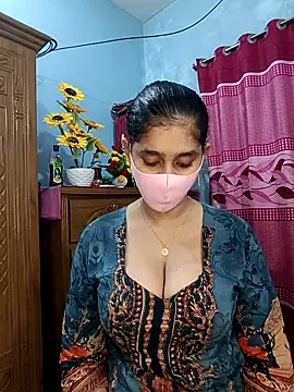 Cute Faria online show from November 25, 2025, 5:02 pm