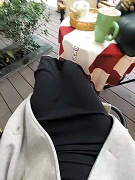 meomeocute online show from December 4, 2025, 9:40 am