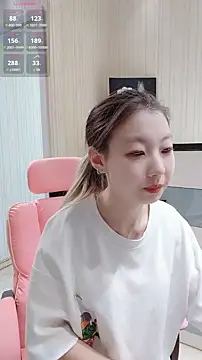 Snapshot of Deserve_E chatting on November 30, 2025, 4:49 am Deserve E online show from November 30, 2025, 4:49 am