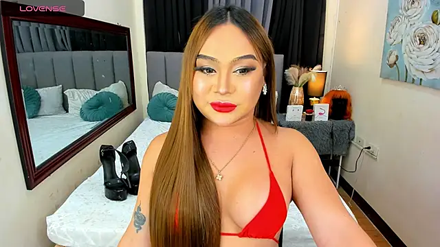 ZiaFamurri online show from May 10, 2026, 8:47 pm