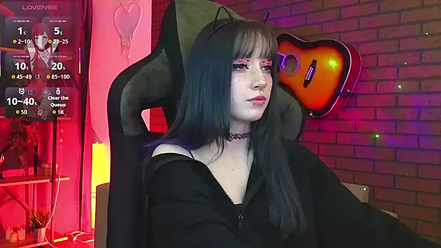 Snapshot of LiliLuna chatting on February 12, 2026, 4:35 pm LiliLuna online show from February 12, 2026, 4:35 pm