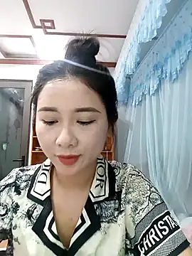 MinhChauXXX19 online show from April 19, 2026, 8:57 am