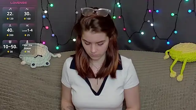 ElzaBlis online show from December 17, 2025, 2:45 pm