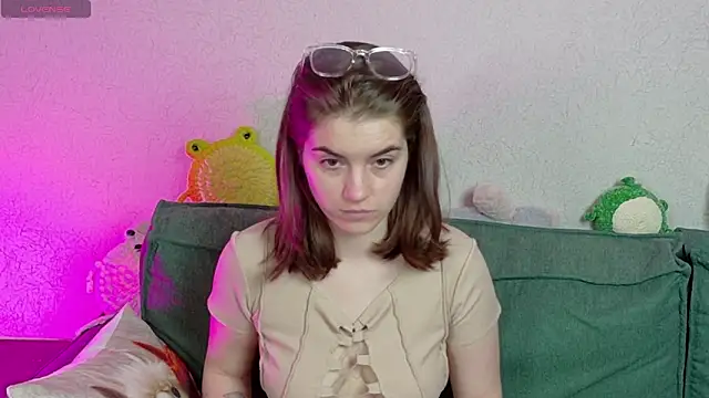 ElzaBlis online show from June 3, 2026, 1:14 pm