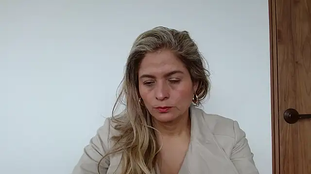 linda-mature43 online show from September 17, 2025, 4:30 pm