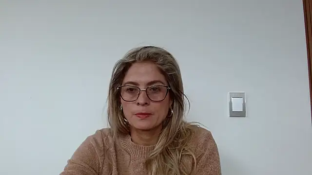 linda-mature43 online show from September 18, 2025, 2:30 pm