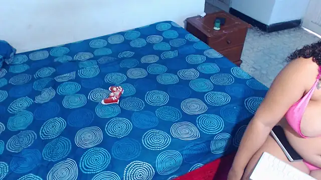 couplehotfantasies online show from September 13, 2025, 3:34 pm