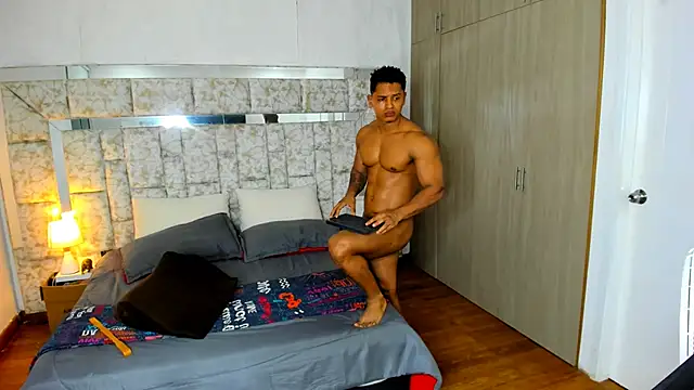 Snapshot of markustheroy333 chatting on November 2, 2025, 12:35 am markustheroy333 online show from November 2, 2025, 12:35 am