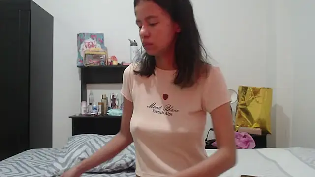 Snapshot of nathaly_jones_ chatting on June 2, 2026, 12:18 pm nathaly jones online show from June 2, 2026, 12:18 pm