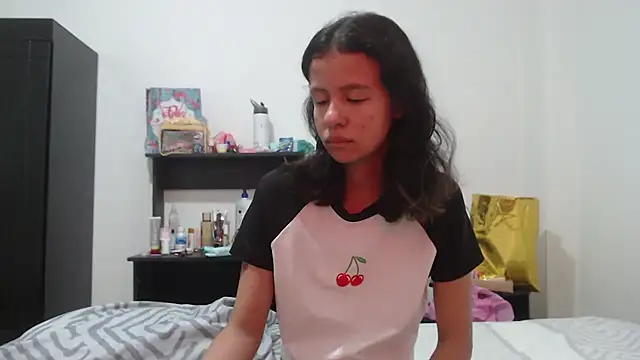 Snapshot of nathaly_jones_ chatting on June 3, 2026, 12:19 pm nathaly jones online show from June 3, 2026, 12:19 pm