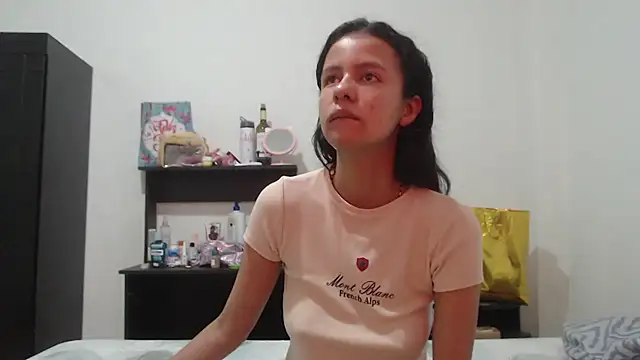 Snapshot of nathaly_jones_ chatting on June 15, 2026, 12:29 pm nathaly jones online show from June 15, 2026, 12:29 pm