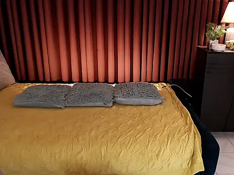 Snapshot of TransAlena95 chatting on November 5, 2025, 10:32 pm TransAlena95 online show from November 5, 2025, 10:32 pm