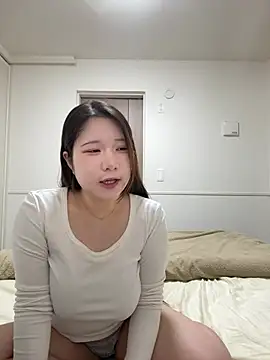  YUNOo0  online show from May 13, 2026, 12:35 pm