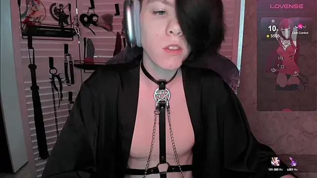 Snapshot of aestheticbeing chatting on September 15, 2025, 12:05 pm aestheticbeing online show from September 15, 2025, 12:05 pm