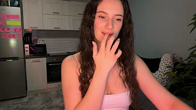 Luna Raee online show from October 24, 2025, 12:45 pm