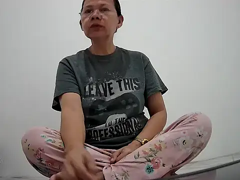 Hotzoey16 online show from March 9, 2026, 10:03 pm