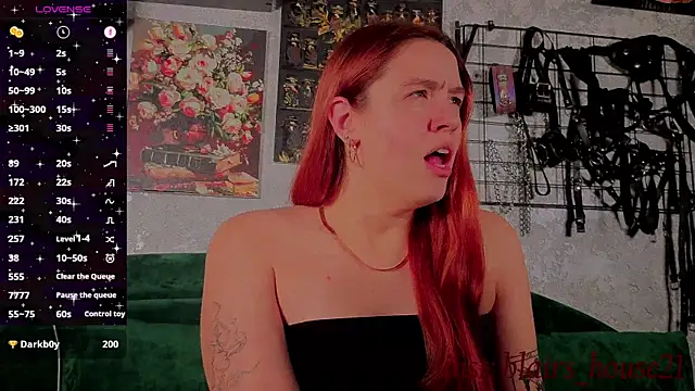 Snapshot of the_high_priestess chatting on October 22, 2025, 5:19 am the high priestess online show from October 22, 2025, 5:19 am