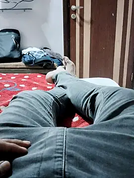 rocky4u7 online show from April 15, 2026, 7:48 am