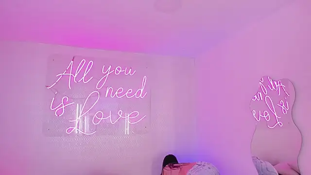 aleksandramiller  online show from April 7, 2026, 12:38 pm