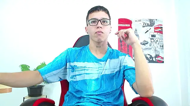 Snapshot of Cumandres18 chatting on September 24, 2025, 1:58 pm Cumandres18 online show from September 24, 2025, 1:58 pm