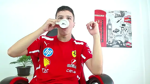 Snapshot of Cumandres18 chatting on October 4, 2025, 2:15 pm Cumandres18 online show from October 4, 2025, 2:15 pm