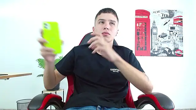 Snapshot of Cumandres18 chatting on October 6, 2025, 2:14 pm Cumandres18 online show from October 6, 2025, 2:14 pm