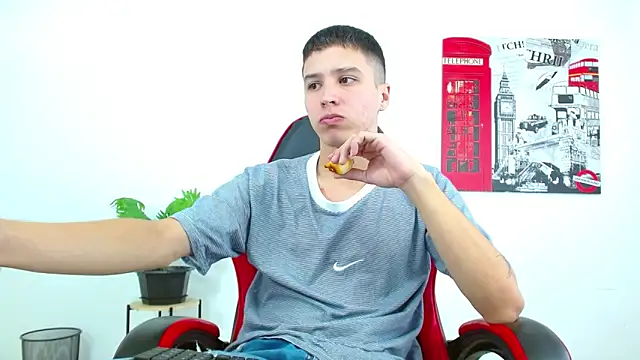 Snapshot of Cumandres18 chatting on October 8, 2025, 2:04 pm Cumandres18 online show from October 8, 2025, 2:04 pm