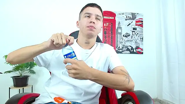 Snapshot of Cumandres18 chatting on October 21, 2025, 1:45 pm Cumandres18 online show from October 21, 2025, 1:45 pm