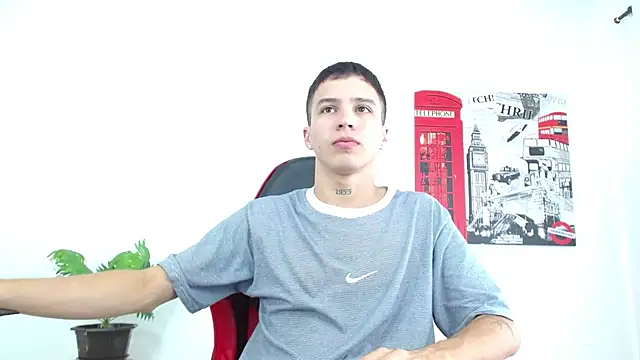 Snapshot of Cumandres18 chatting on October 31, 2025, 1:56 pm Cumandres18 online show from October 31, 2025, 1:56 pm