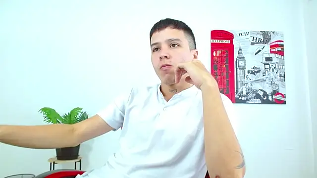 Cumandres18 online show from November 27, 2025, 2:19 pm