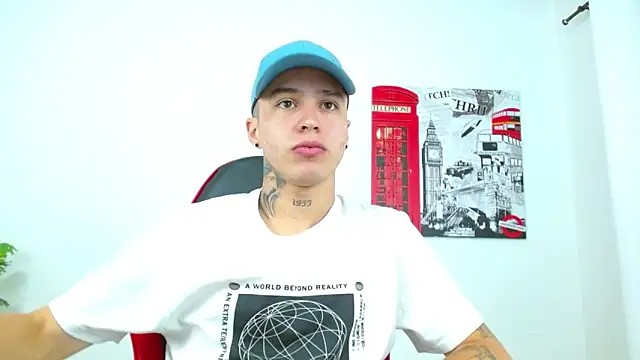 Cumandres18 online show from January 19, 2026, 3:16 pm