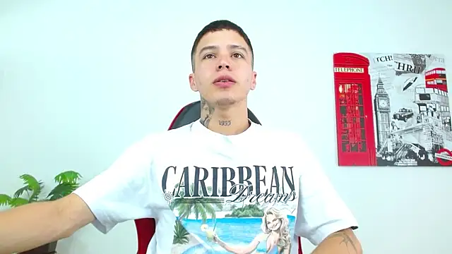 Cumandres18 online show from March 15, 2026, 2:56 pm