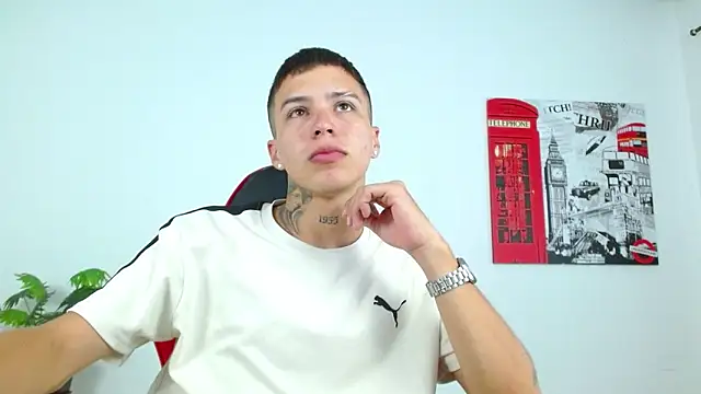 Cumandres18 online show from March 27, 2026, 2:39 pm