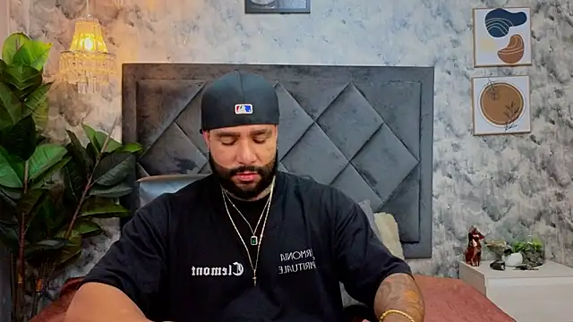 Apolo rousse1 online show from November 18, 2025, 8:24 pm