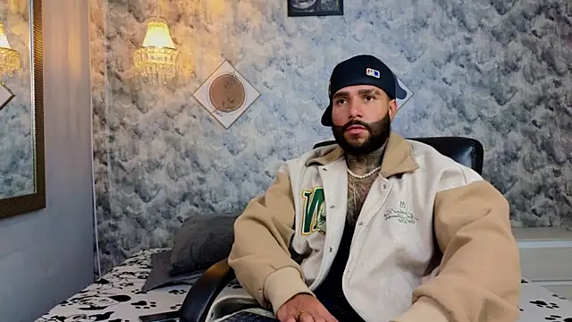 Apolo rousse1 online show from January 5, 2026, 9:51 pm