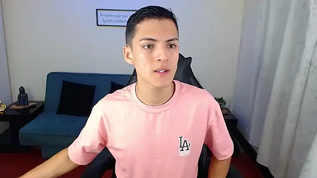 Matiius18 online show from October 30, 2025, 1:45 pm