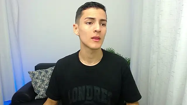 Matiius18 online show from November 24, 2025, 2:17 pm