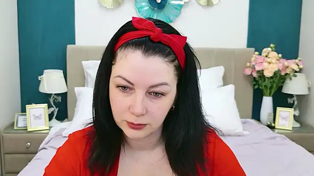 Nina Stane online show from December 15, 2025, 5:23 am