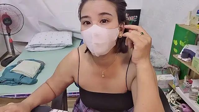 Snapshot of MichiLovely chatting on October 3, 2025, 11:35 pm MichiLovely online show from October 3, 2025, 11:35 pm