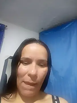 Snapshot of Levanna_1 chatting on October 10, 2025, 1:37 am Levanna 1 online show from October 10, 2025, 1:37 am