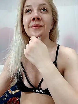 Snapshot of HeronDenni chatting on April 19, 2026, 8:35 am HeronDenni online show from April 19, 2026, 8:35 am