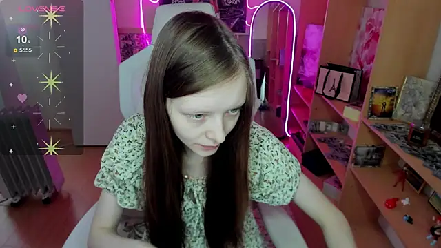 AliceHaris online show from November 12, 2025, 3:18 am