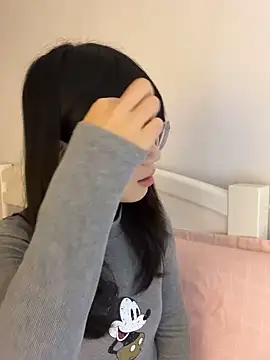 Snapshot of Ella-A9 chatting on October 18, 2025, 3:35 pm Ella-A9 online show from October 18, 2025, 3:35 pm