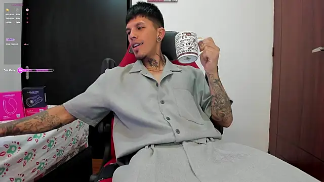 Snapshot of Savajelust chatting on September 30, 2025, 12:10 pm Savajelust online show from September 30, 2025, 12:10 pm