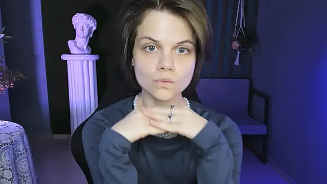 EllieMurler online show from October 17, 2025, 9:12 am