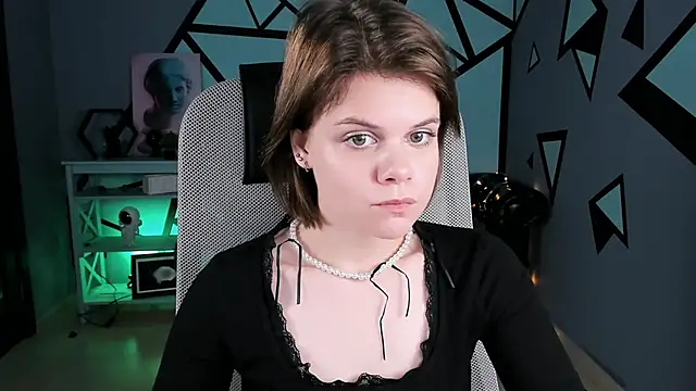 EllieMurler online show from November 20, 2025, 9:09 am