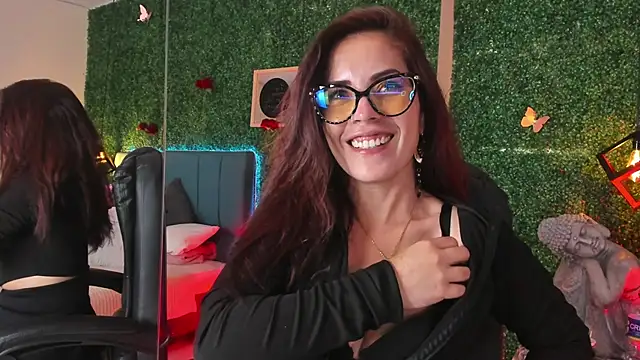 Linagh  online show from April 16, 2026, 11:33 am