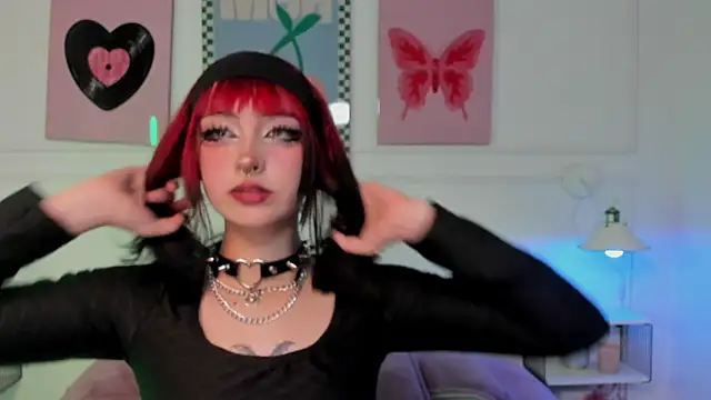 Zoe Lynch  online show from April 16, 2026, 11:33 am